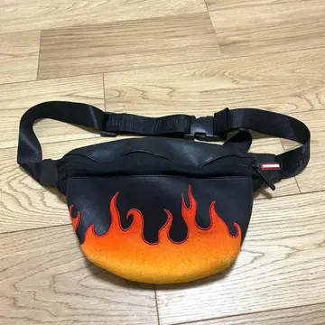SPRAYGROUND 힙색 파이어 프레임 새상품급 블랙