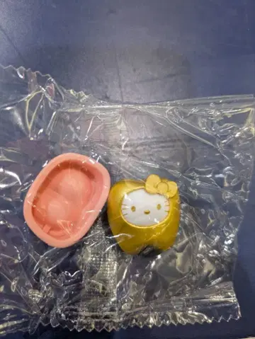 헬로키티 금니 가챠가챠 레어 골드