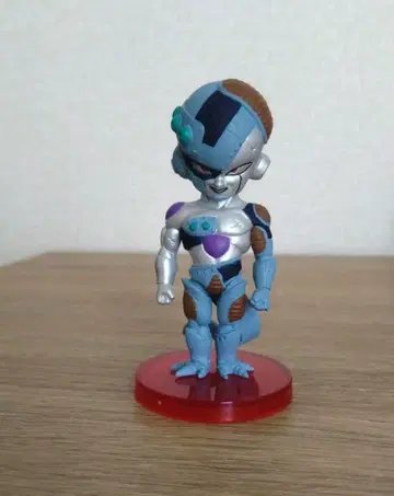 드래곤볼 월드 컬렉션 메카 프리저 피규어