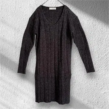 [ 새상품급 ] Lily Brown V넥 사이드 슬릿 리브 니트탑