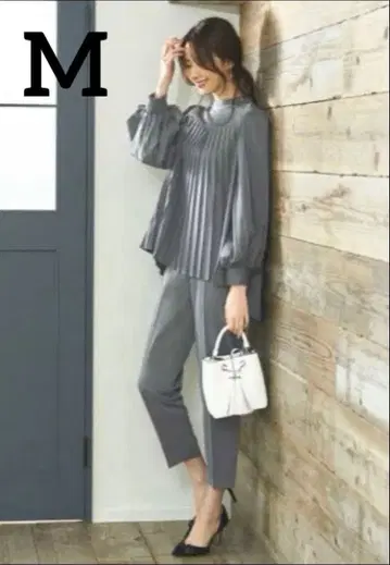 루일 에 부티크 플리츠 플레어 상의 & 테이퍼드 팬츠 세트 그레이