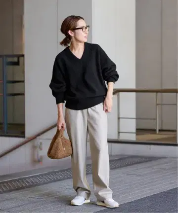 AQUA V넥 풀오버 블랙