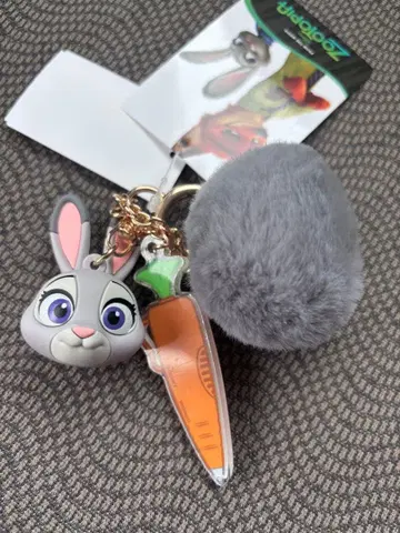 주디 홉스 스트랩 캐럿 포함