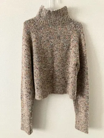 테치치 컬러 네프 하이넥 크롭 니트 베이지