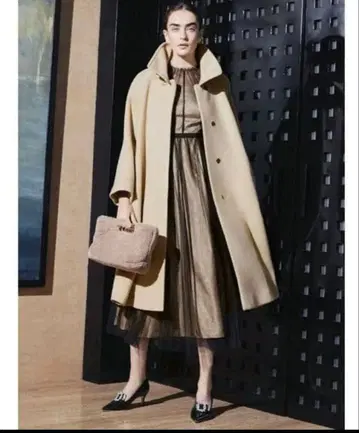 CELFORD A라인 스탠드 카라 코트 베이지