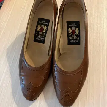 MIHAMA 브라운 가죽 펌프스