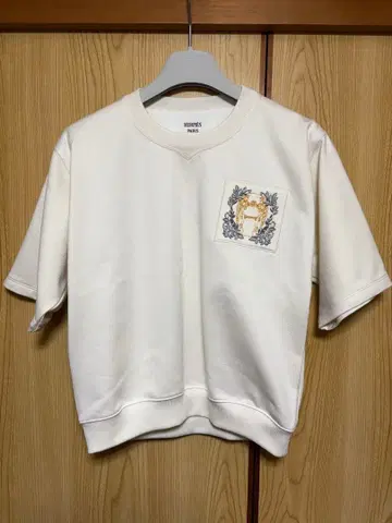 숏 슬리브 맨투맨 [ 데라 카발레리아 ] 자수