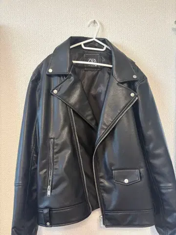 거의 새상품 ZARA 가죽 자켓