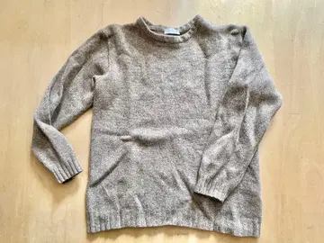 agains.b 에네스베 베이지 크루넥 니트