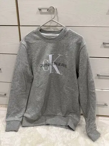 Calvin Klein 그레이 맨투맨