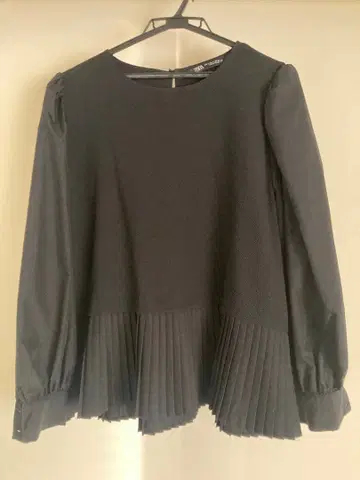 ZARA 긴팔 셔츠 플리츠 밑단 디자인