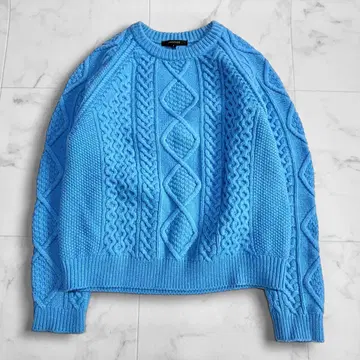 맥피 케이블 니트 풀오버 크루넥 블루 투모로우랜드