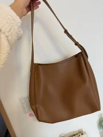 브라운 숄더백 지퍼 포함