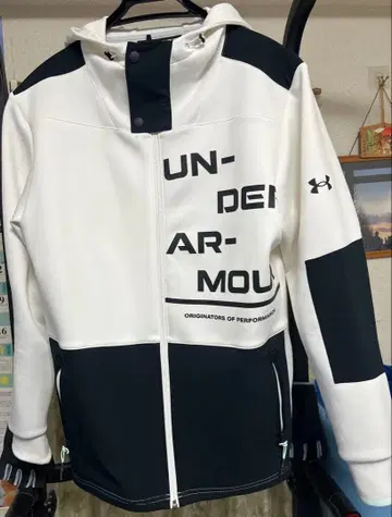 Under Armour 후드 부착 후드티 화이트/블랙