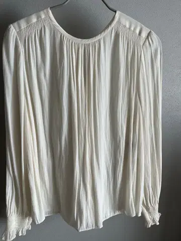 ships 쉽스 드레이프감 개더 블라우스