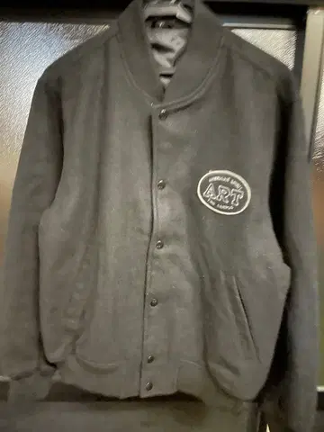 ART 로고 블랙 바시티 자켓 L 사이즈