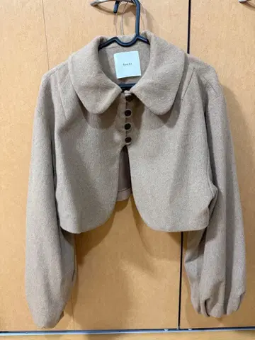 Eaphi 볼륨 슬리브 숏 자켓