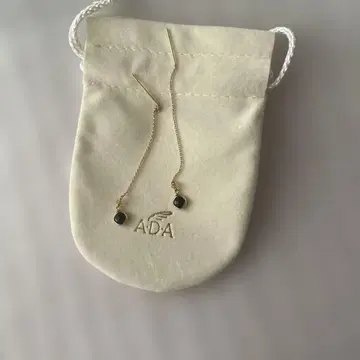 ADA 체인 귀걸이 블랙 골드