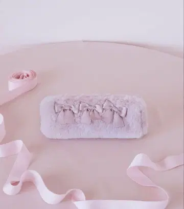 [새상품] 메종 드 플뢰르 핑크매니아 퍼 롱 파우치