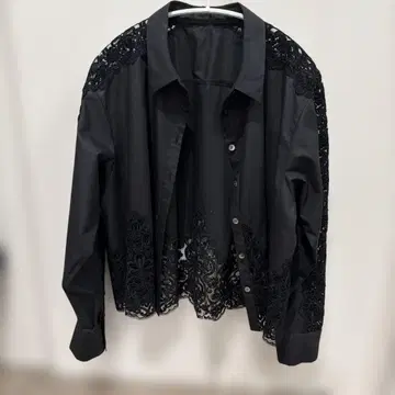 아나이 레이스 장식 블랙 긴팔 셔츠