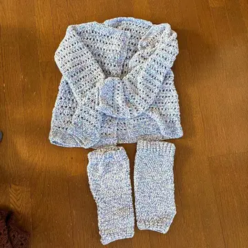 니트 가디건과 레그 워머 세트