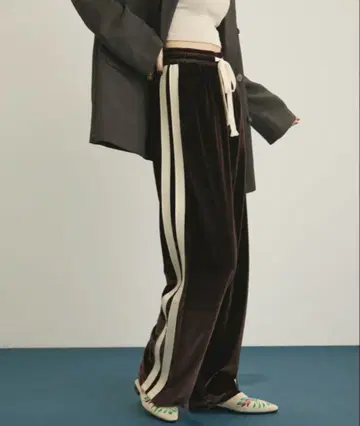 새상품급 merlot 벨로아 트랙 팬츠 브라운