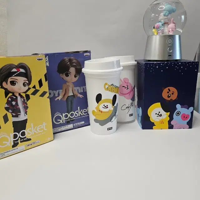 BTS 피규어. 텀블러.스노우볼