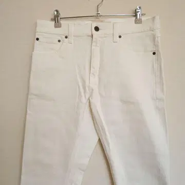 유니클로 J 화이트 스트레이트 데님 [ 27 ]