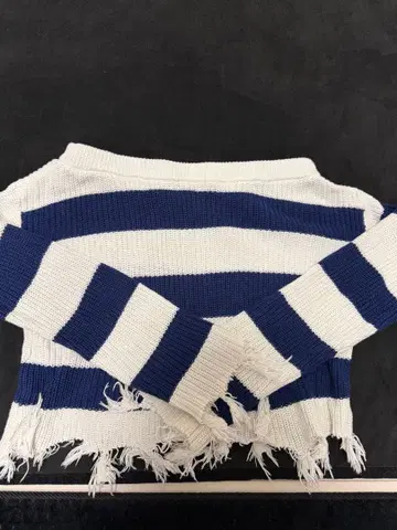 GYDA 화이트와 네이비 스트라이프 니트 F