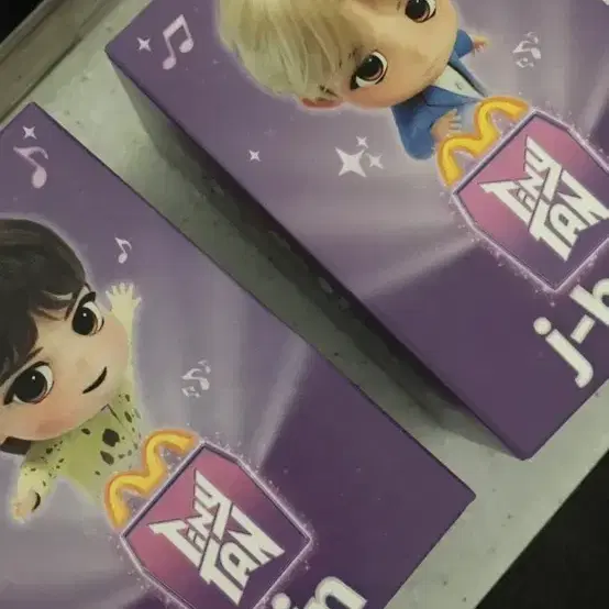 미개봉 방탄 해피밀 진, 제이홉