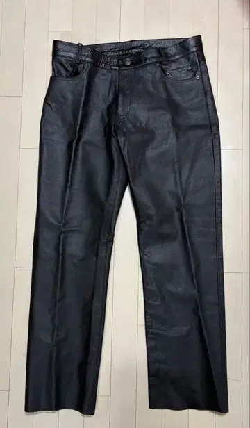 블랙 가죽 팬츠