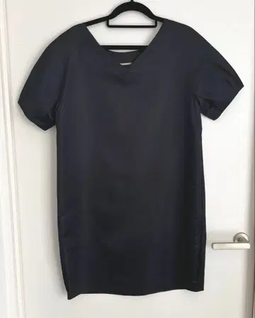 블랙 V넥 반팔 원피스