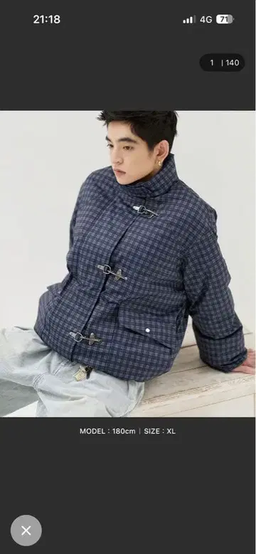 네이비 계열 체크 무늬 다운 자켓 XL