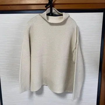 미사용 새상품 LUCA 아이보리 하이넥 니트 스웨터