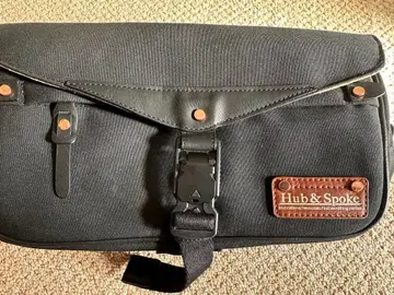 Hub & Spoke 숄더백 블랙