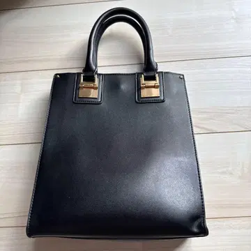 내추럴 뷰티 베이직 블랙 핸드백 N 로고 포함