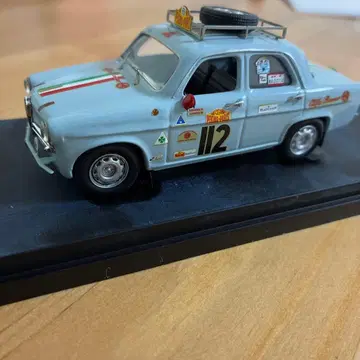 RIO 알파 로메오 미니카