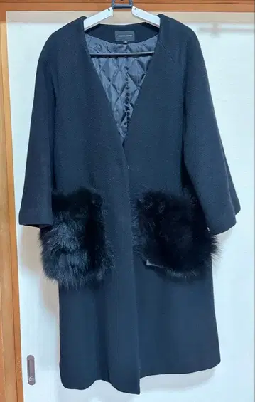 QUEENS COURT 퀸즈 코트 퍼 블랙 코트