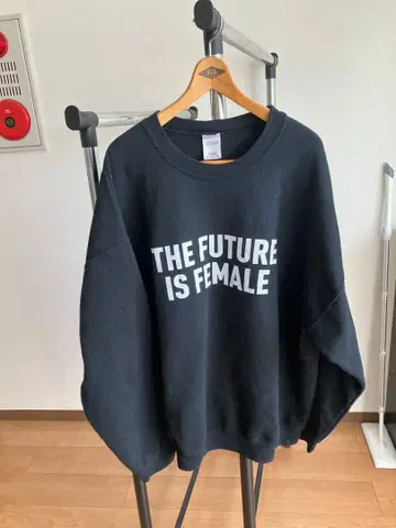 GILDAN 맨투맨 사이즈 2XL THE FUTURE IS FEMALE