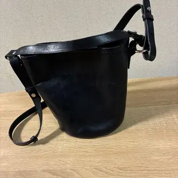 RYU 블랙 숄더백 버킷백