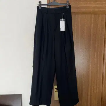 MURUA 턱 와이드 팬츠 센터 프레스 블랙