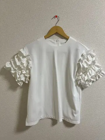 M-premier 화이트 프릴 반팔