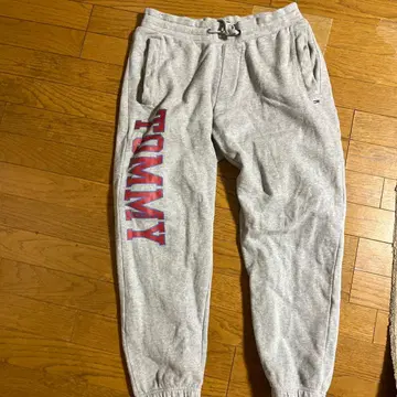 TOMMY JEANS 그레이 조거 팬츠 M