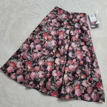 새상품급 쿠튀르 브로치 플라워 프린트 플레어 스커트