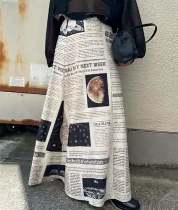 AMERI UND SPACE NEWSPAPER PRINT SKIRT