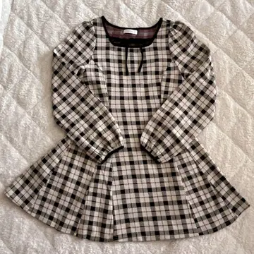 새상품급 evelyn 에블린 긴팔 체크 핏 원피스 베이지