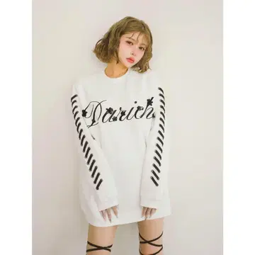 Darich 레이스업 로고 맨투맨 풀오버 화이트(미사용)