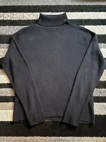 타미힐피거 리브 터틀넥 스웨터 그레이