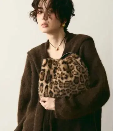 trish 사이드 지퍼 퍼 백 레오파드