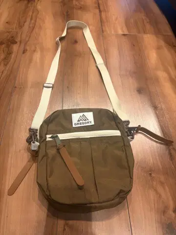 새상품급 그레고리 숄더백